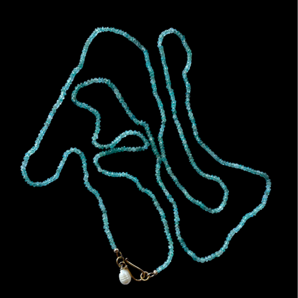 Apatiet ketting met een parel bedel