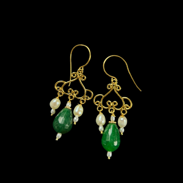 Oorbellen van jade en zoetwaterparels