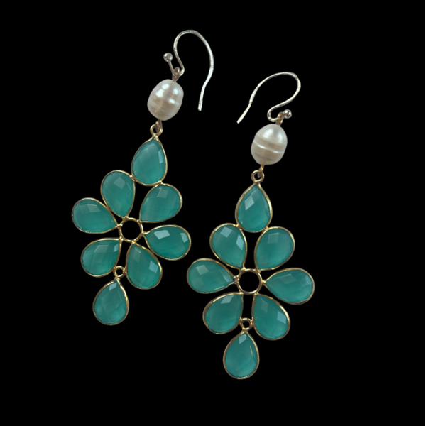 Oorbellen met chalcedoon en zoetwaterparel