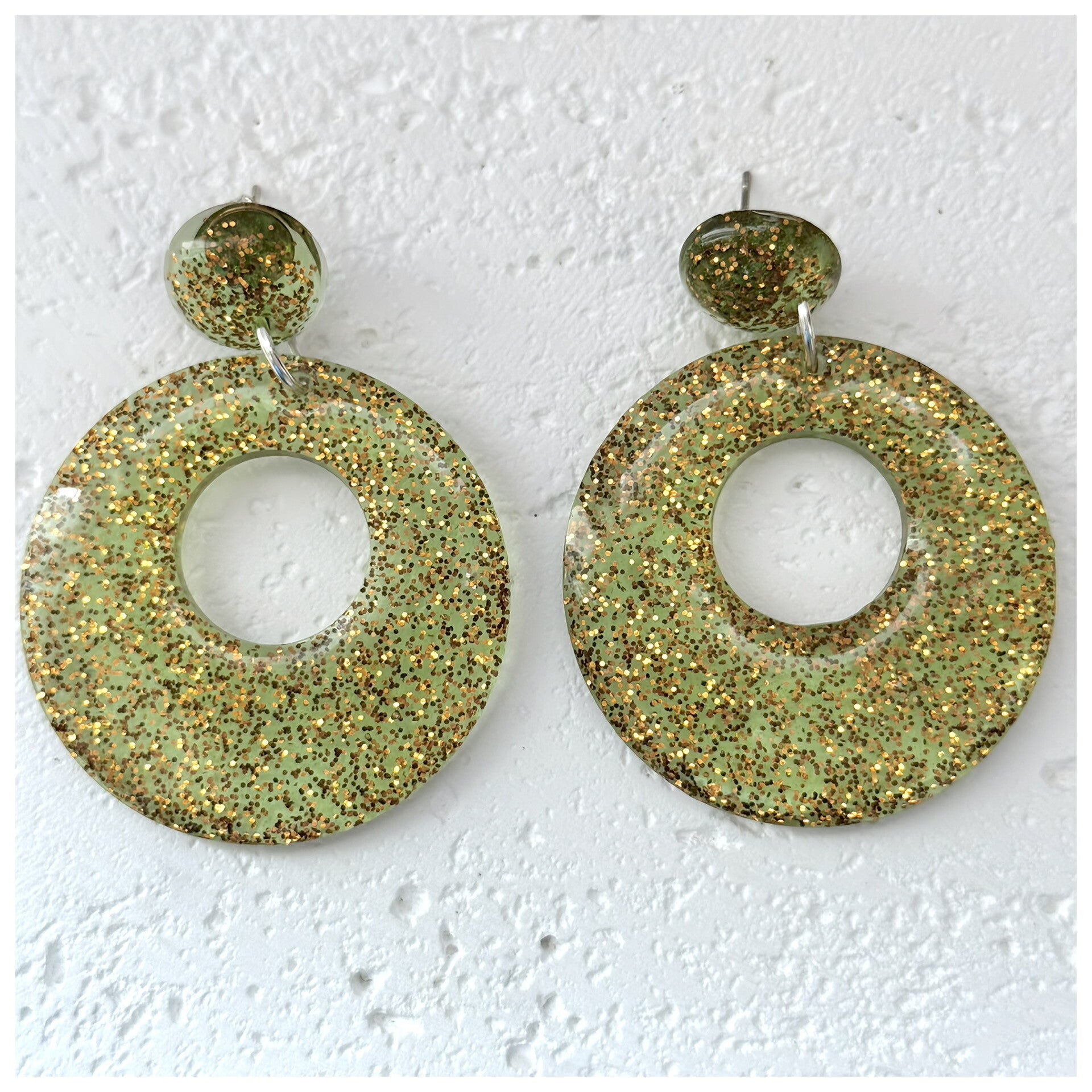 One-of-a-Kind Green Twinkle Gold Circle Drop Earrings