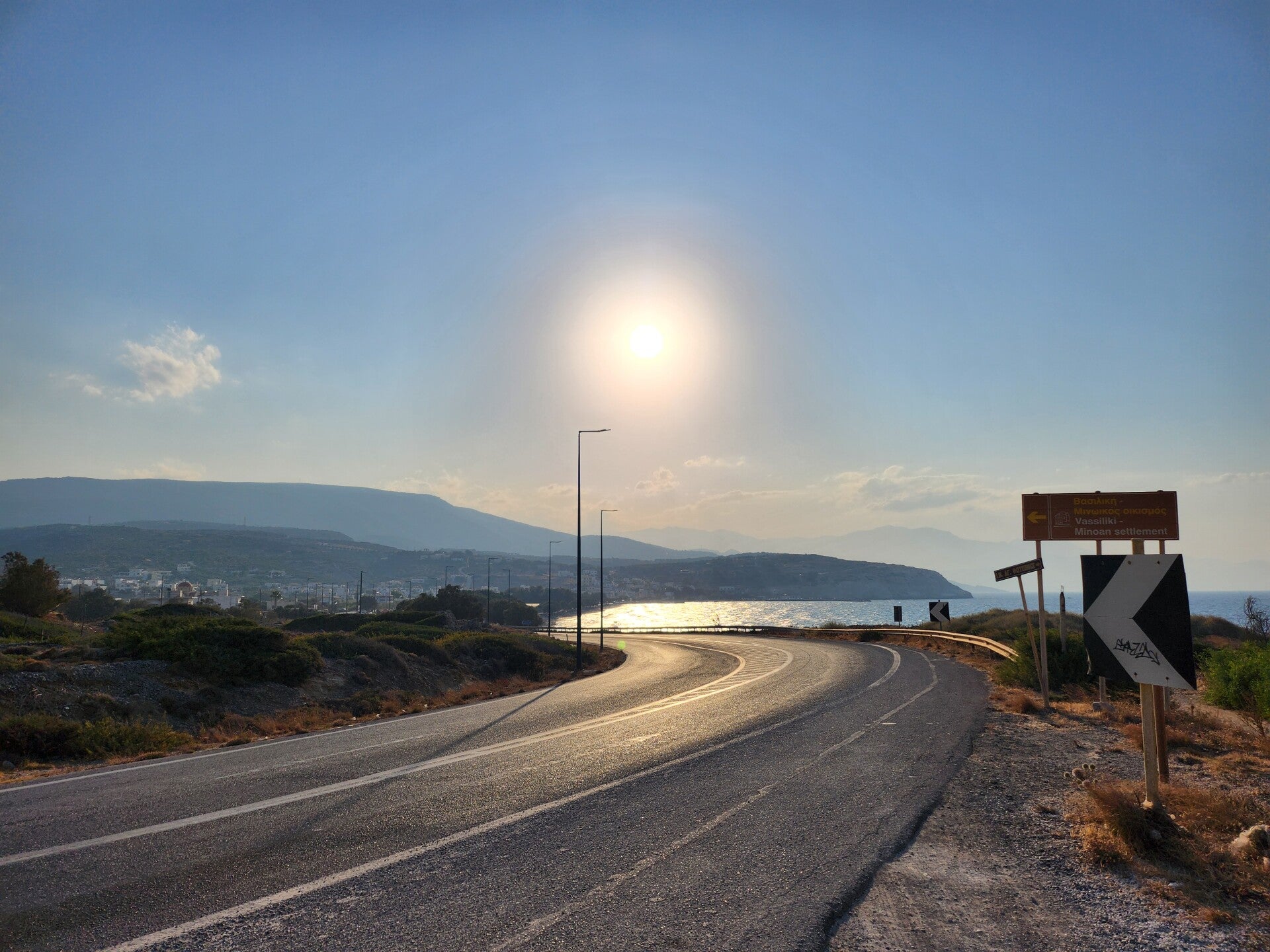 EIne Landstraße bei Kalo Chorio mit Blick auf die Mirabello Bay