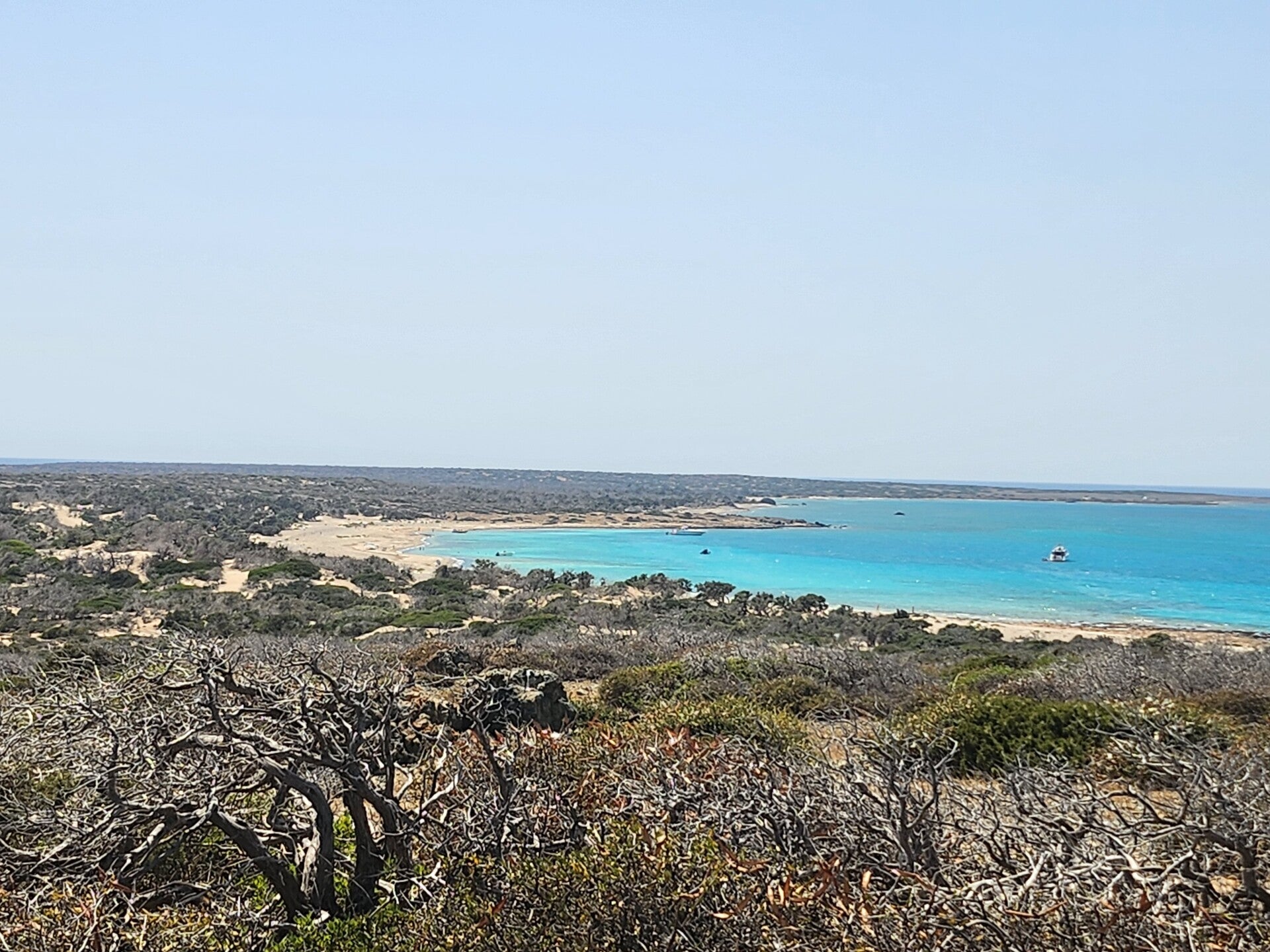 Weißer Sandstrand auf der Ausflugsinsel Chryssi