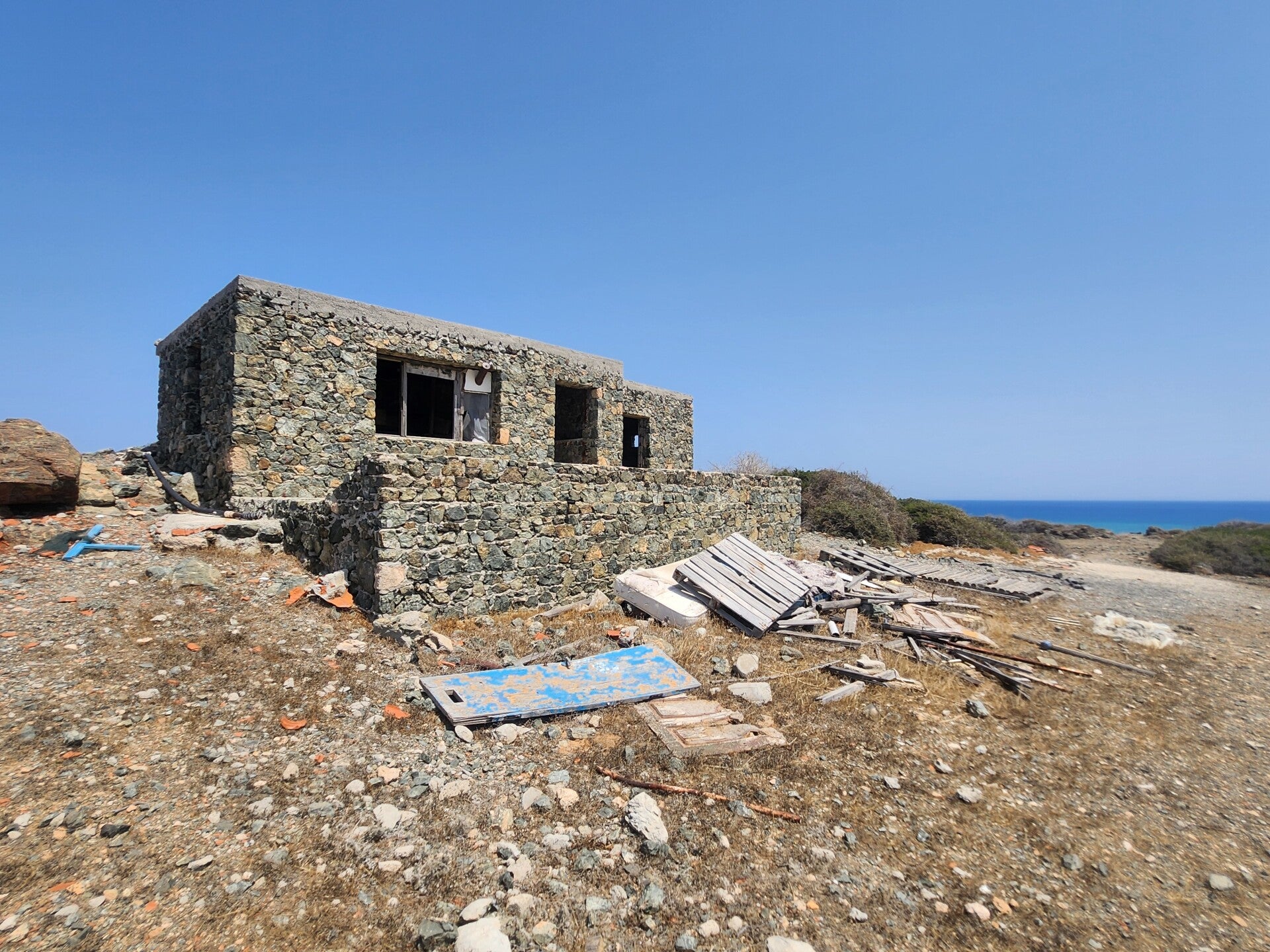 Müllablagerungen auf der Insel Chryssi, Juli 2026