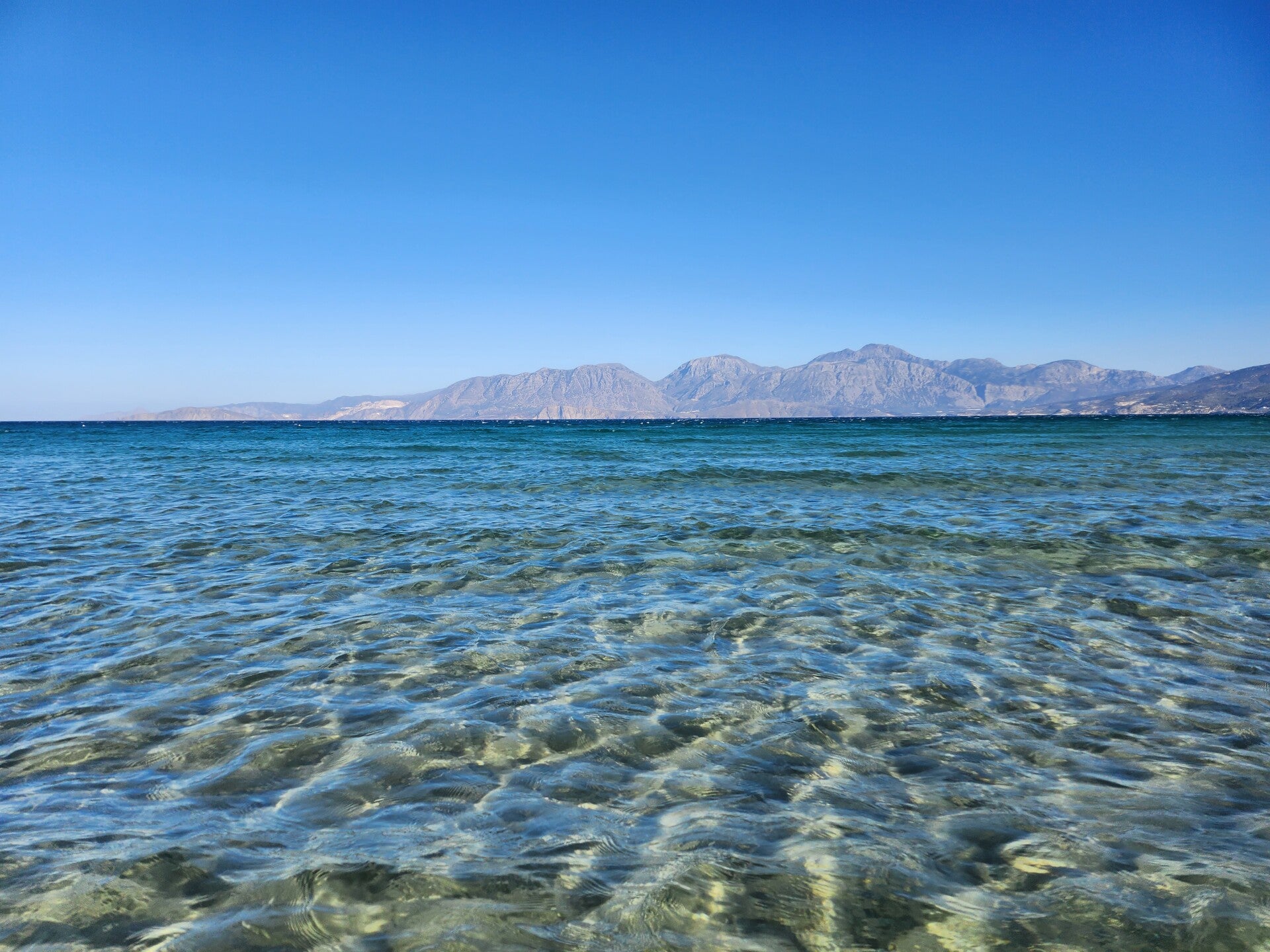 Almyros Beach: Meist klares Wasser, perfekt für Familien