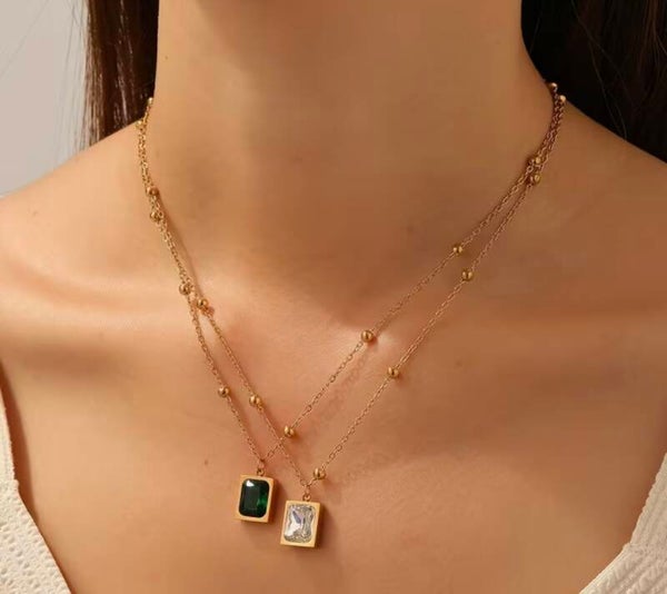 Chaîne médaillon carré