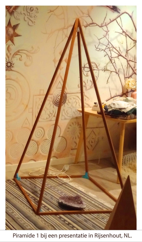 Russische Piramide, Mahonie