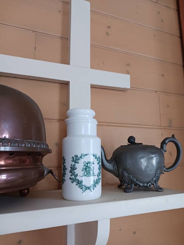 Pot d'apothicaire en opaline