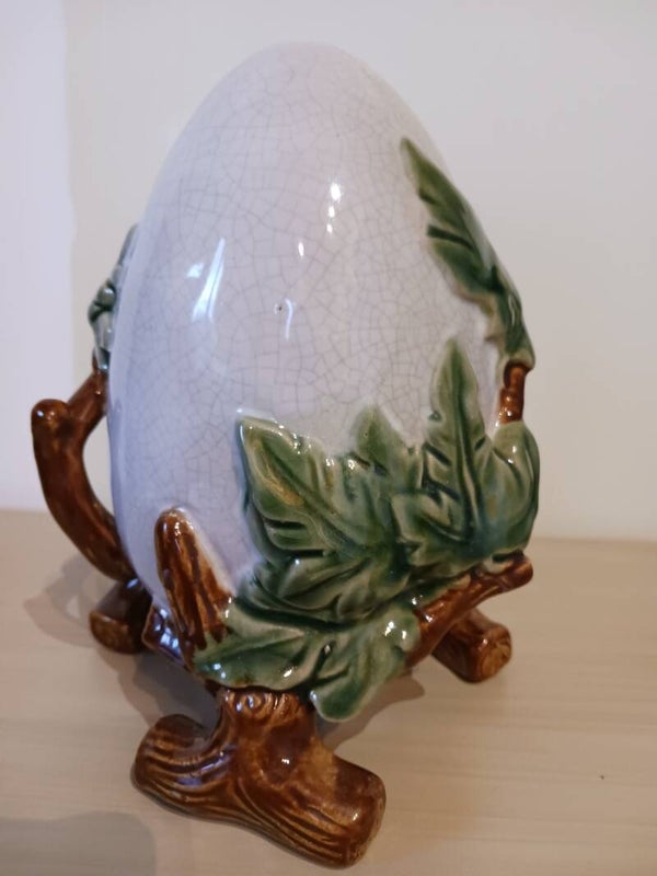 Oeuf vintage en barbotine .