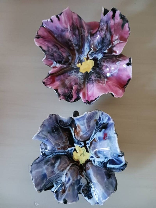 Pensées en céramique de Vallauris .