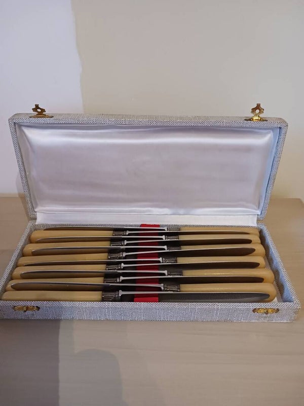 Couteaux anciens en bakélite