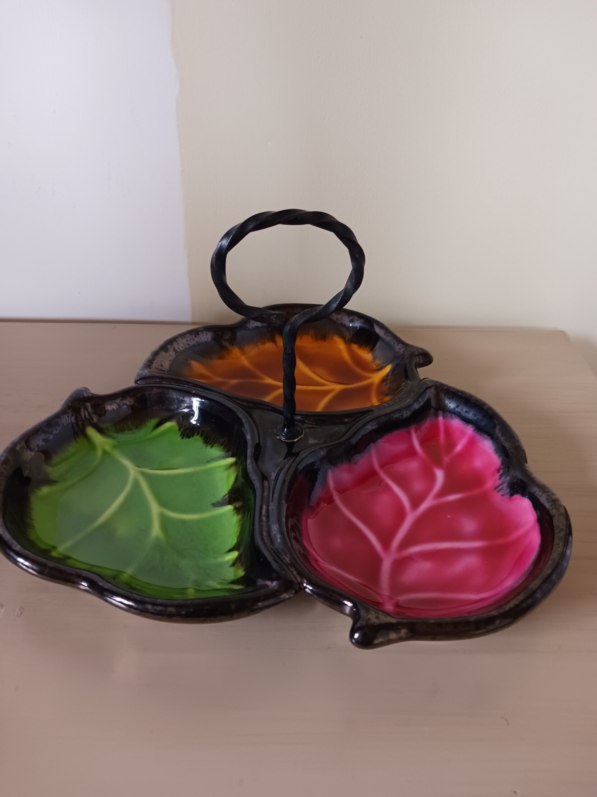 Plat vintage pour l'apéritif, signé Vallauris .