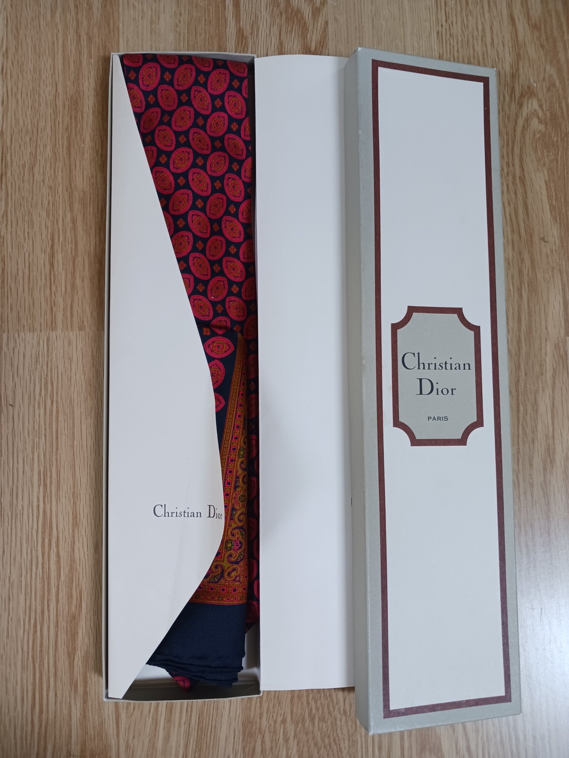 Cravate et pochette en soie , Christian Dior .