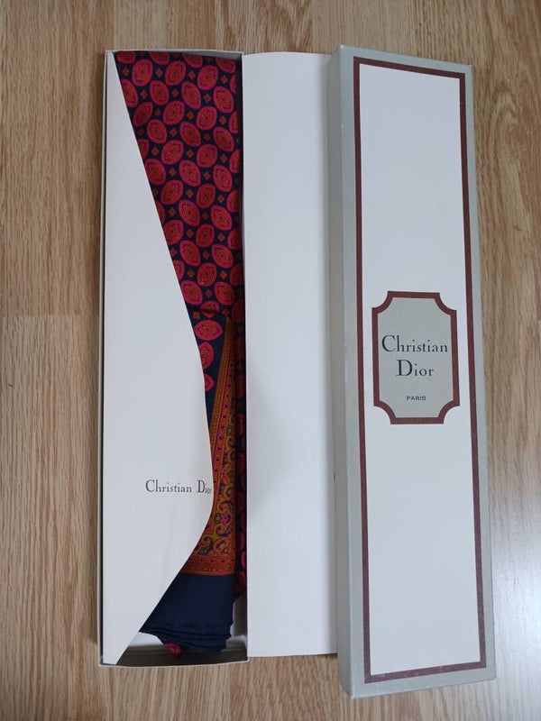 Cravate et pochette en soie , Christian Dior .