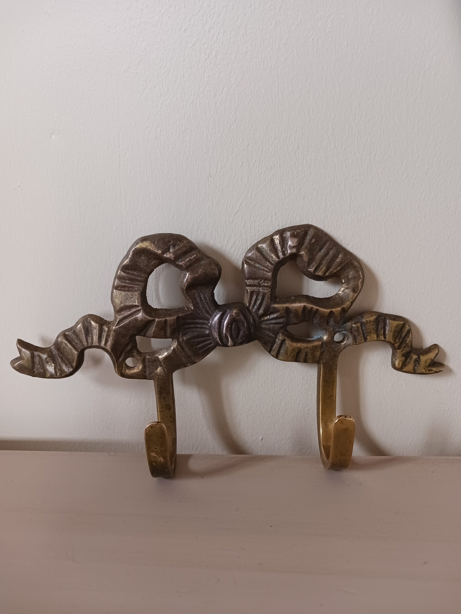Patère en bronze .