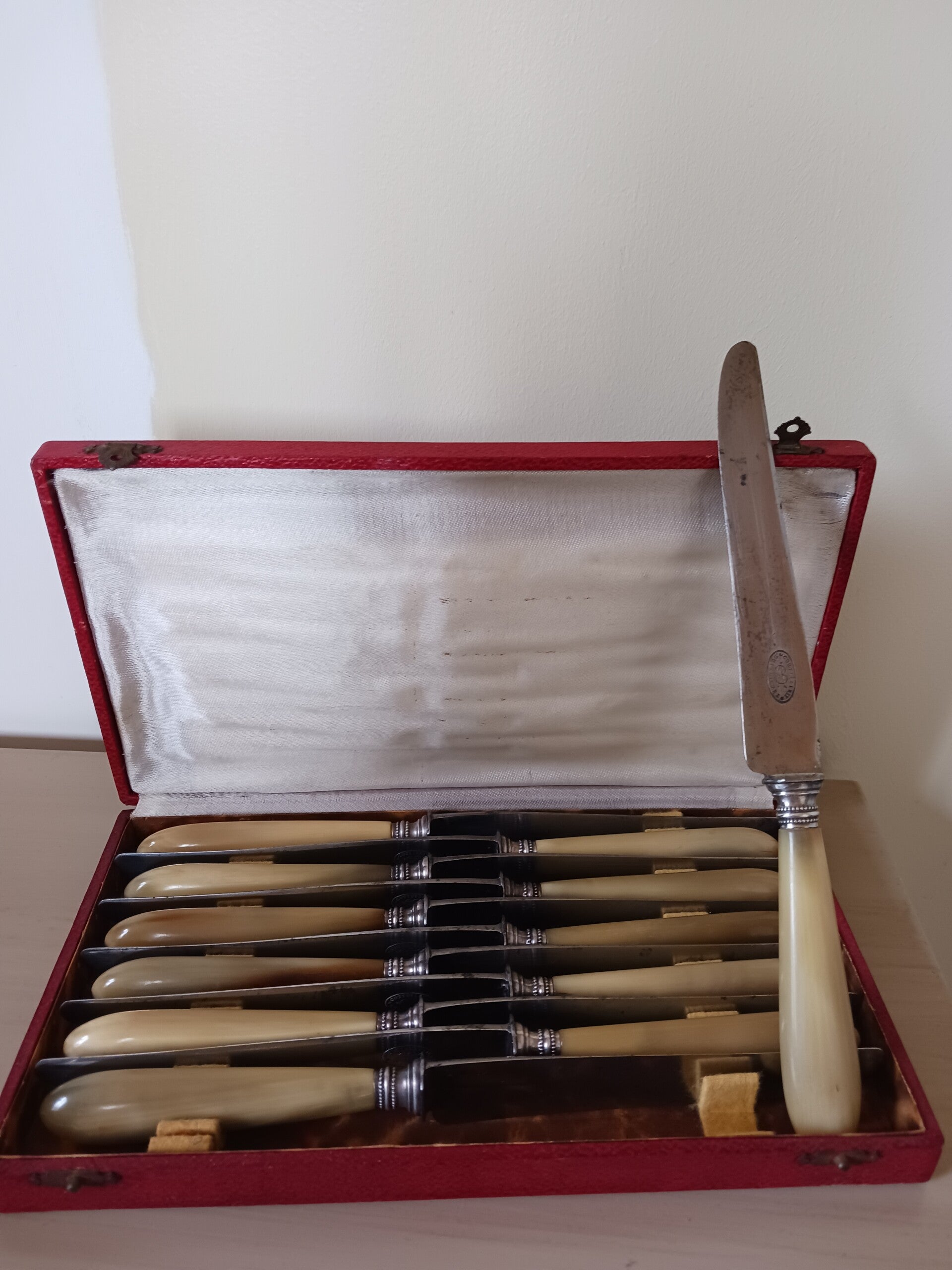 Couteaux anciens en bakélite