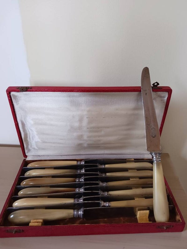 Couteaux anciens en bakélite