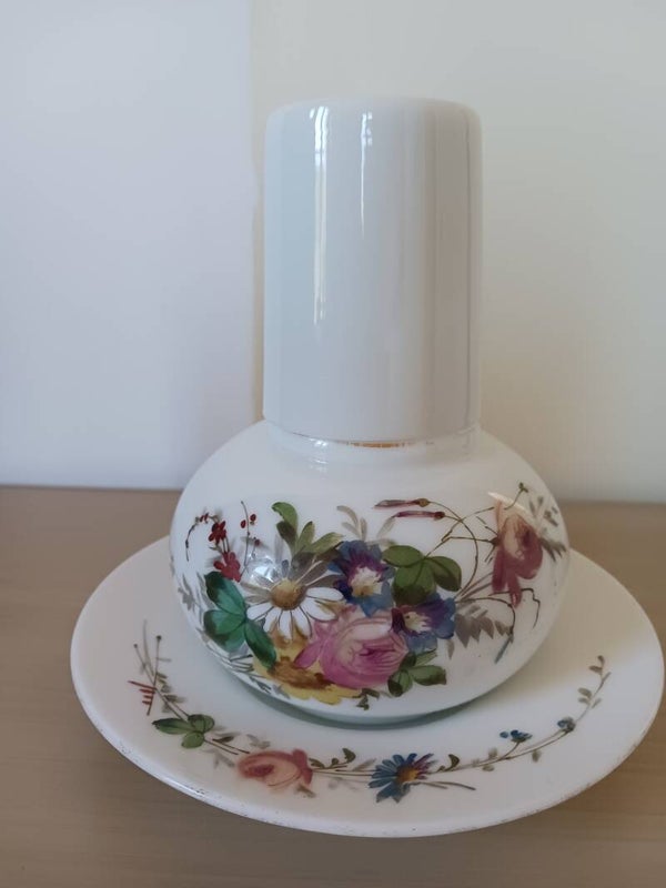 Carafe ancienne de nuit, en opaline.