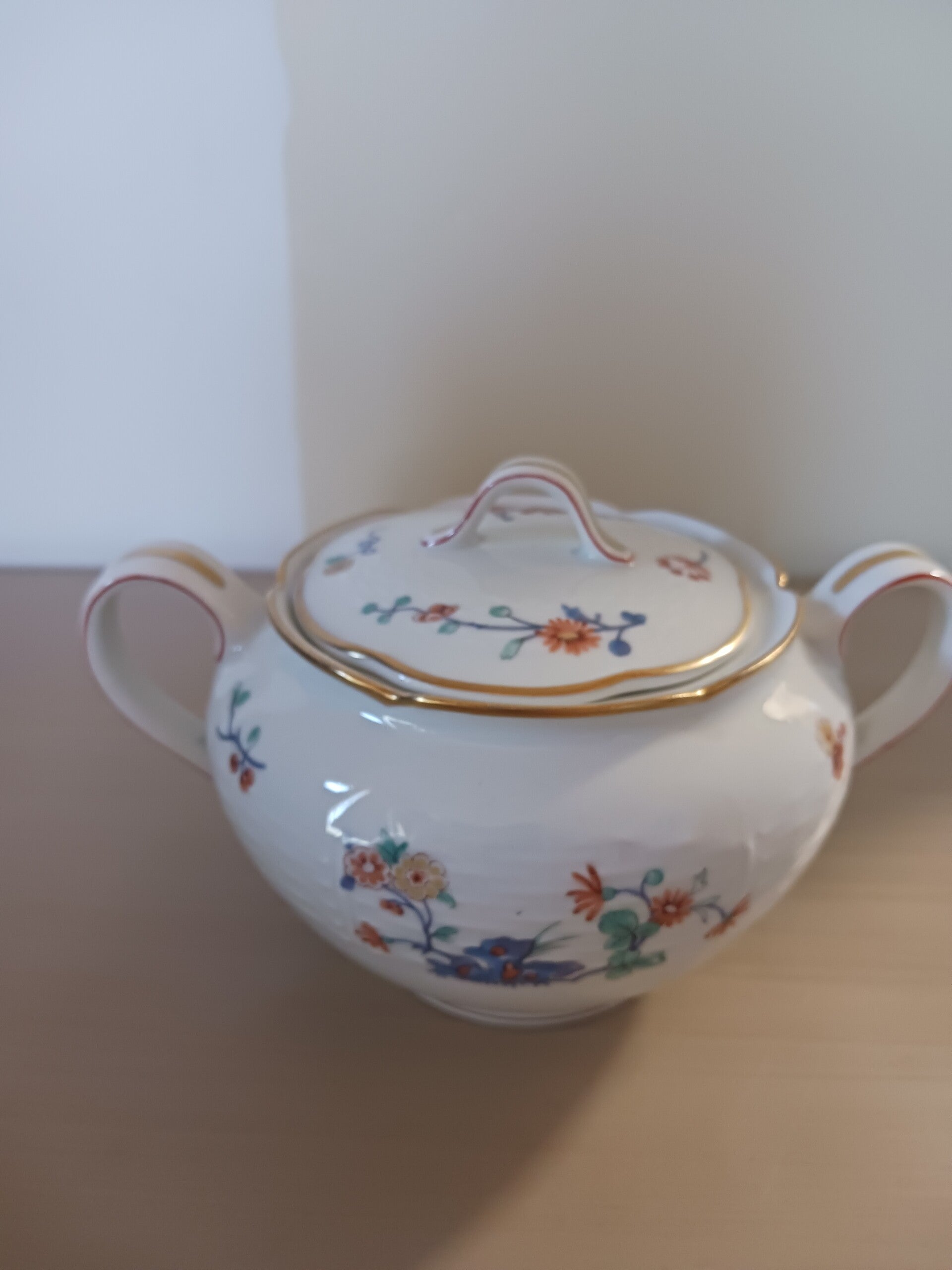 Sucrier en porcelaine Haviland .