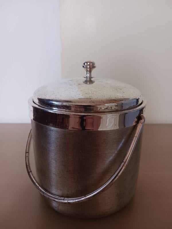 Seau à glace en métal .