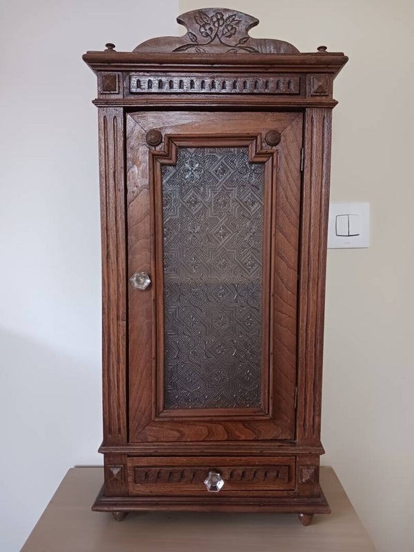 Armoire ancienne de toilette