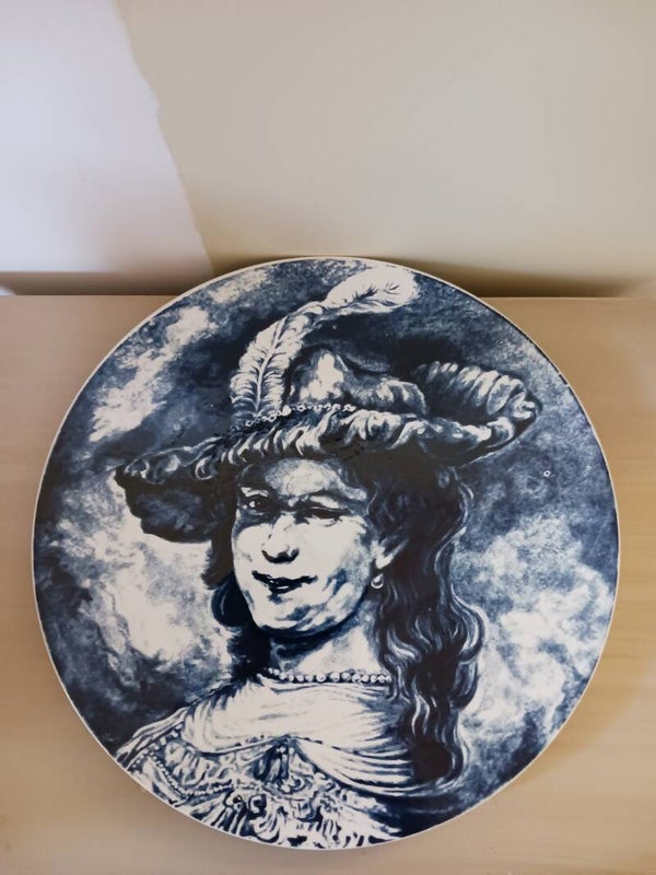 Plat rond ancien de la manufacture Boch .