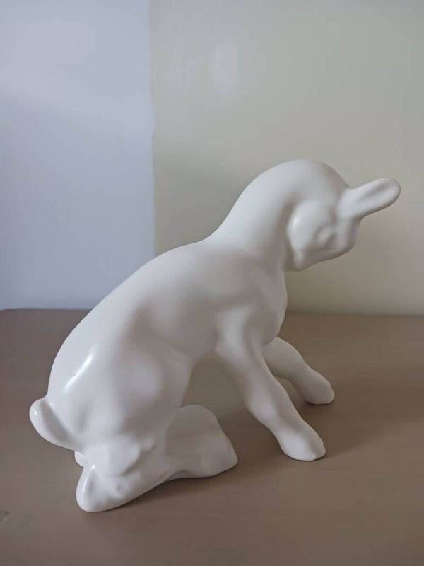 Chevreau blanc en céramique .