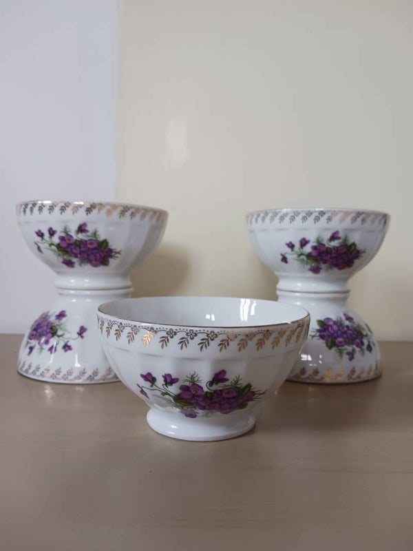 Bols anciens en porcelaine .
