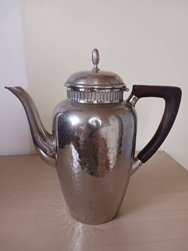 Théière ou cafetière en métal, de style art déco .