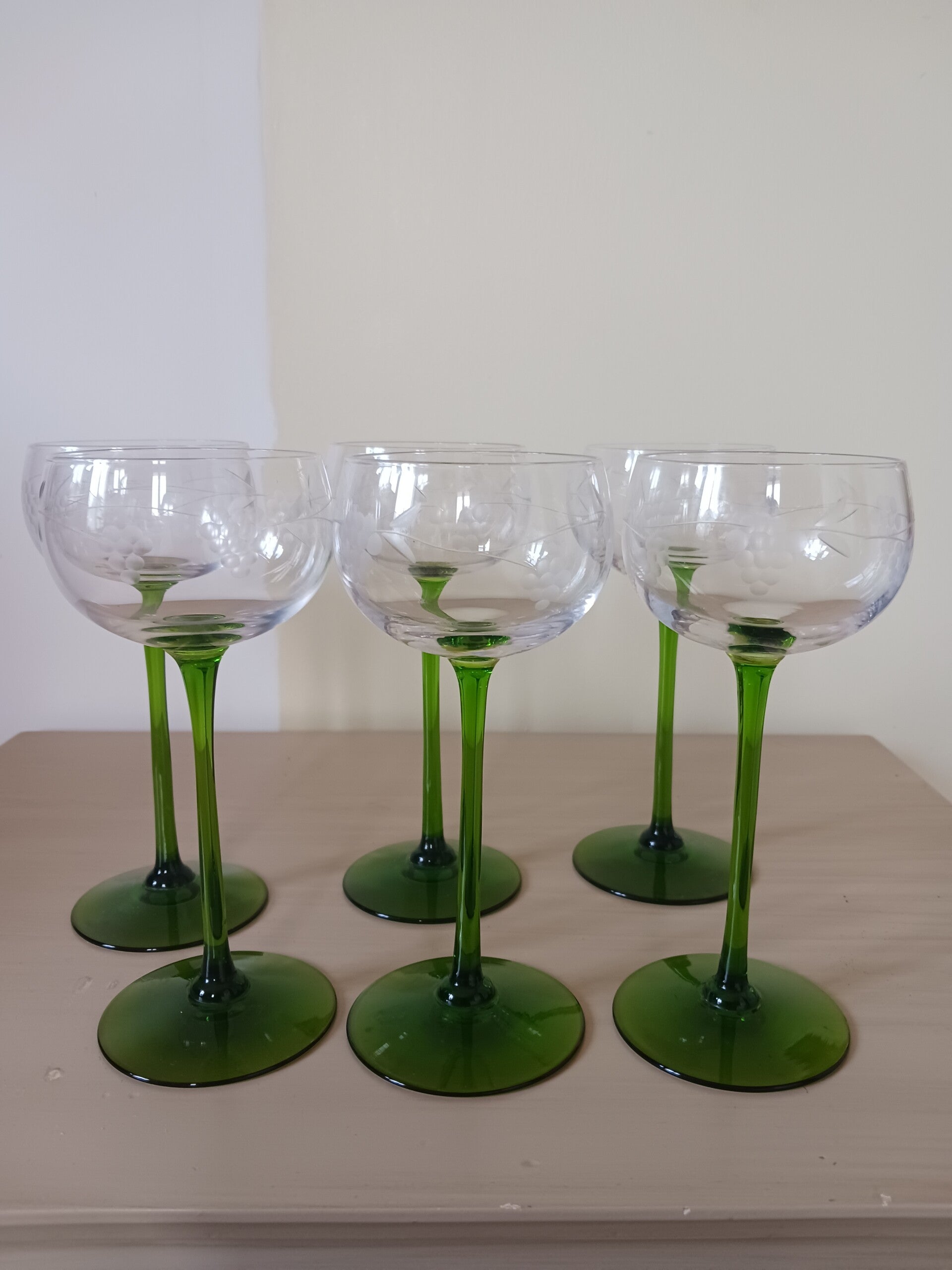 Verres à vin en cristal .