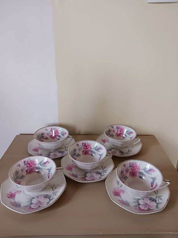 Tasses et sous tasses, années 50 .