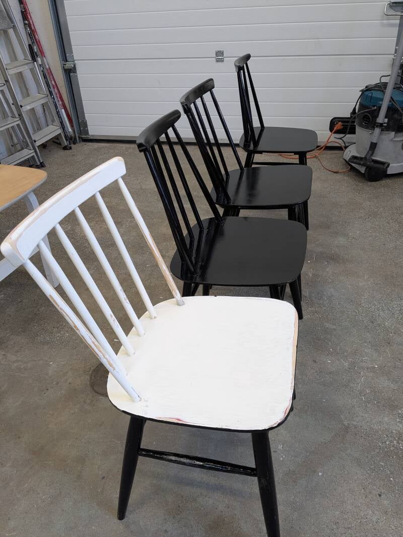 pinnatuolien maalaus