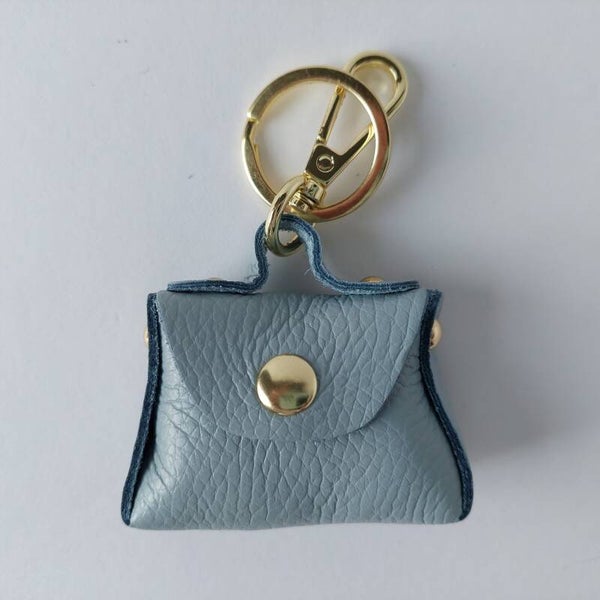 GELDBEURSJE sleutelhanger/tashanger in de pastel kleur BLAUW - LEDER - handgemaakt Italië