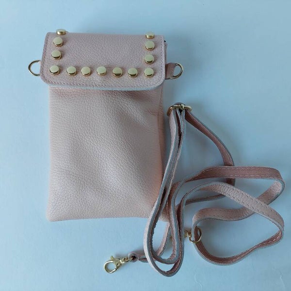 GSM TASJE (crossbody) - LEER - pastel roze - DE TREND OP DIT MOMENT!! - messing versierselen - achterzijde vakje