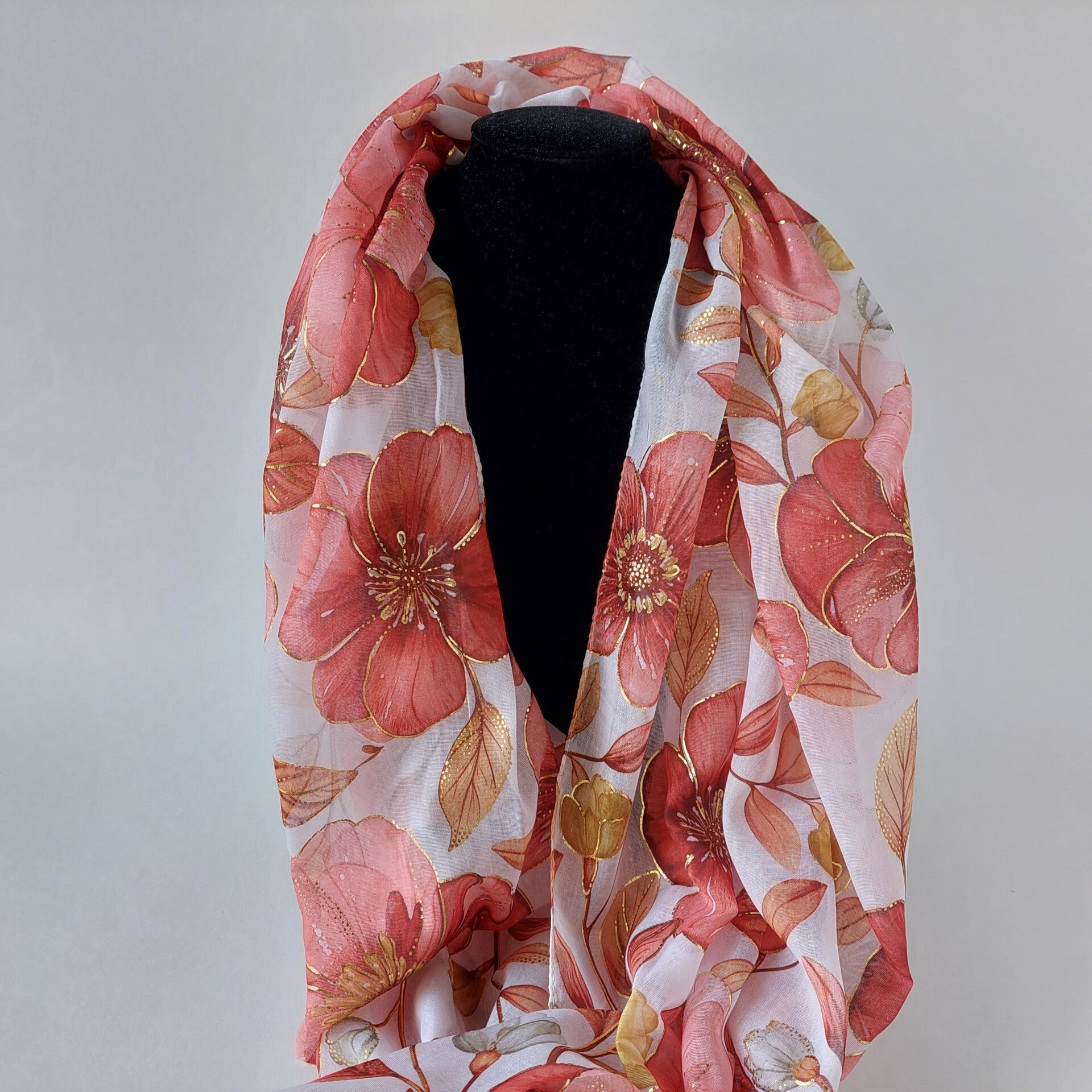 Sjaal met bloemmotief - grote bloemen - roze - rood - wit - goud afgewerkt - luchtig - kwaliteit - viscose - zomers - grootste collectie sjaals!