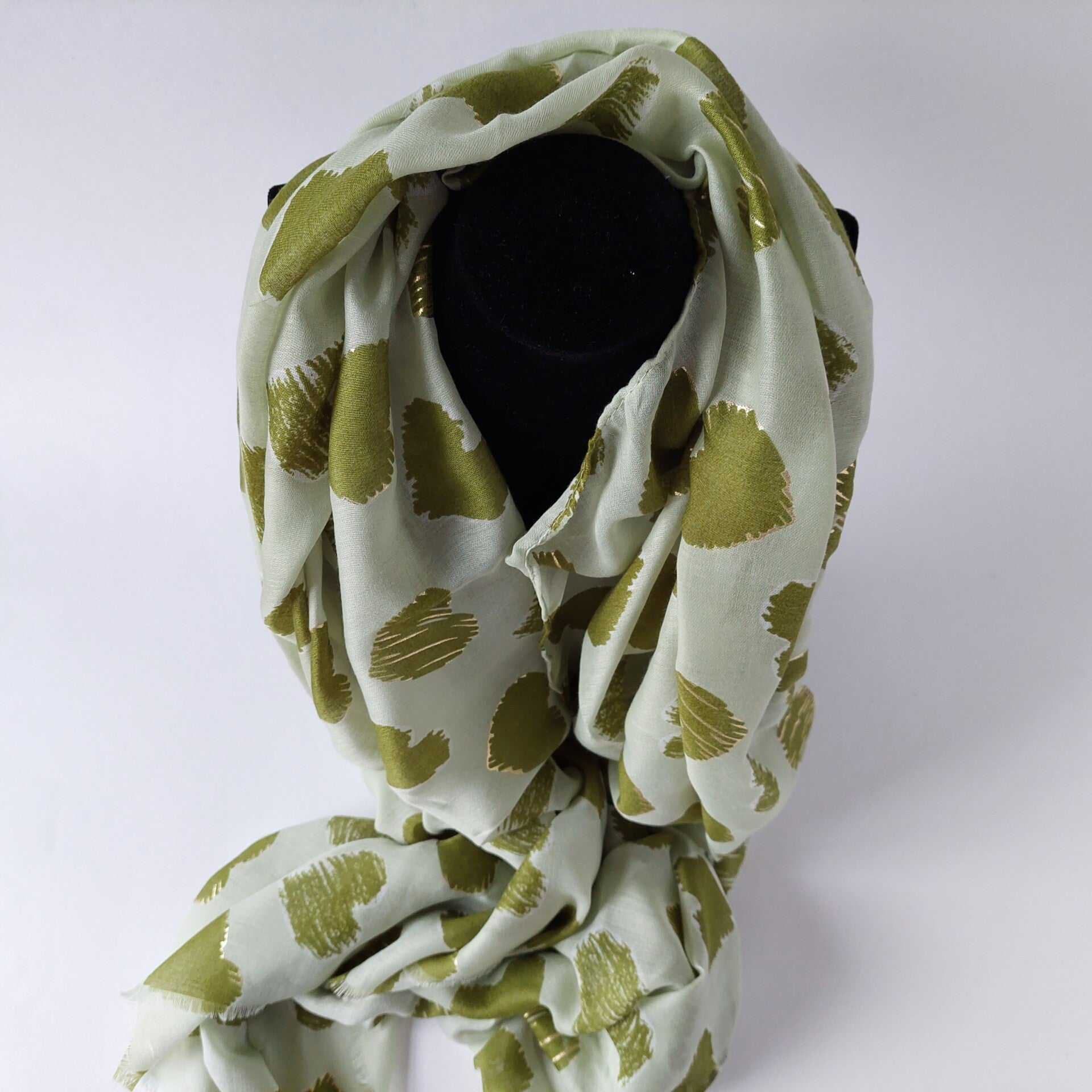 Hartjes motief Sjaal - groen - hartjes - kleine franjes - wit - vrolijke sjaal - viscose - katoen - grootste collectie sjaal in NL