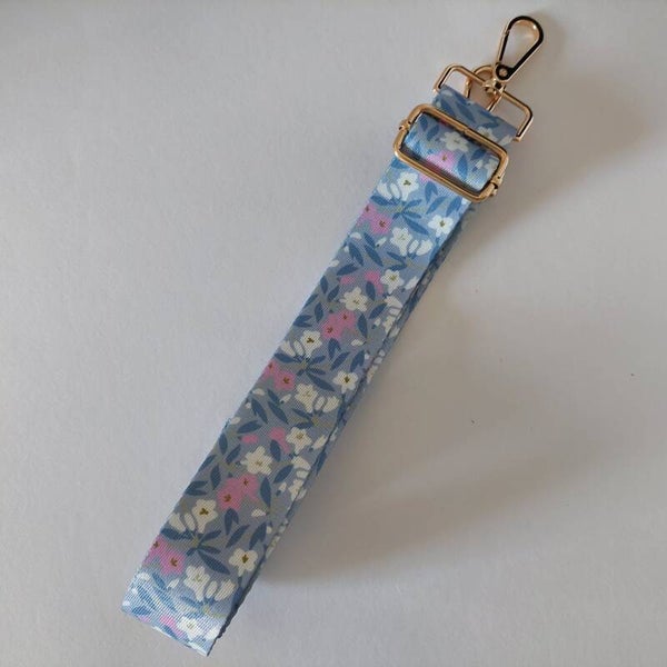 Tasband - messing details - verstelbaar - kleine bloemetjes motief - licht blauw - wit - rose