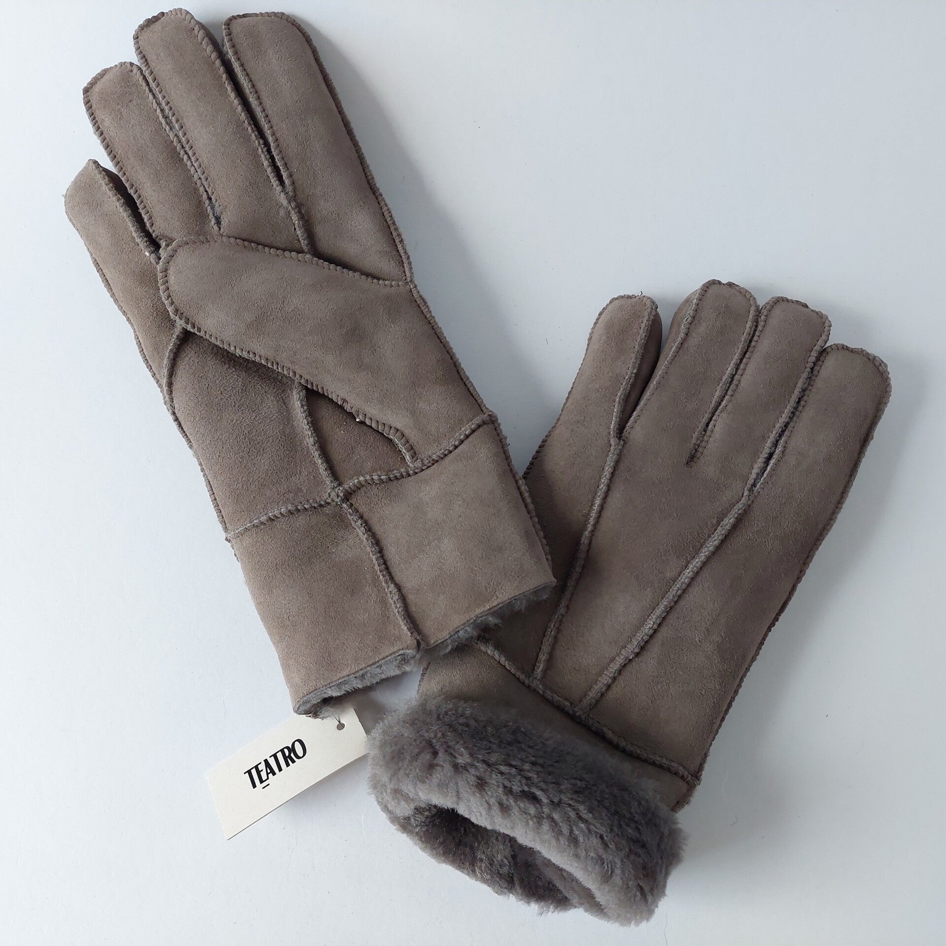 Dames handschoen suéde - kleur taupe - materiaal SUÈDE - binnenzijde schapenvacht - Italy - zeer warm - maat M