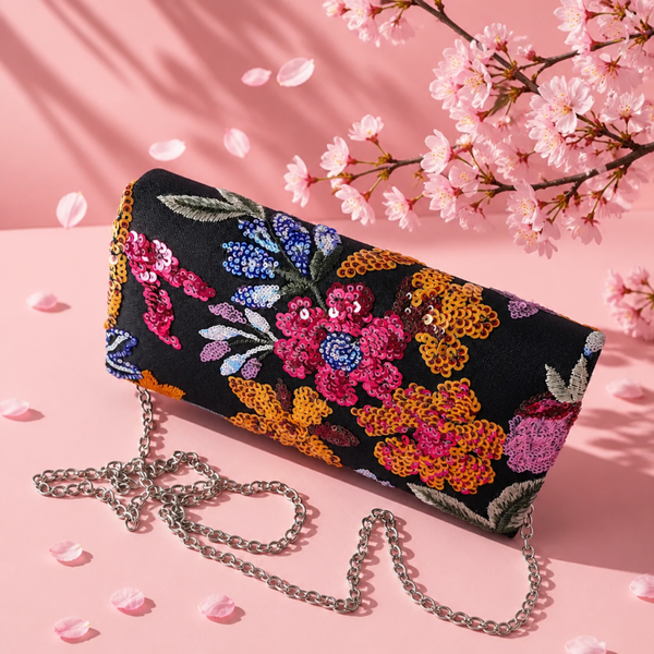 clutch bloemmotief handgemaakt met lovertjes en borduursel opvallend luxe avondtas limited edition clutch