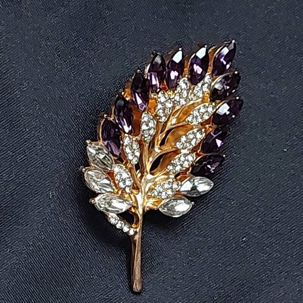 broche BLAD VORM glanzend paars imitatie strass steentjes - elegant