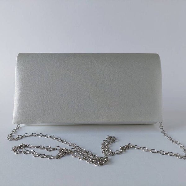 zilveren clutch tas dames – satijnen avondtas met subtiele zachte groene glans – elegant voor bruiloft & gala
