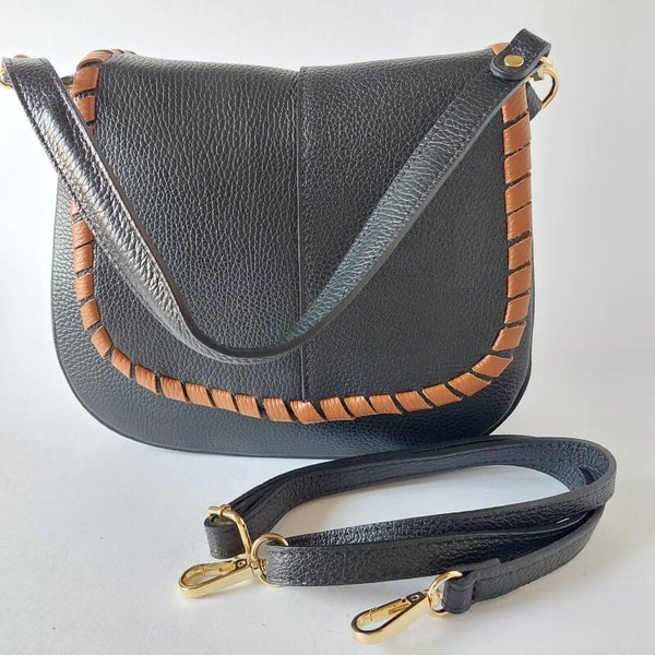 Zwarte leren dames tas – Handmade designer bag uit Italië – Luxe handtas van hoogwaardig leer met gevlochten bruin detail & magneetsluiting