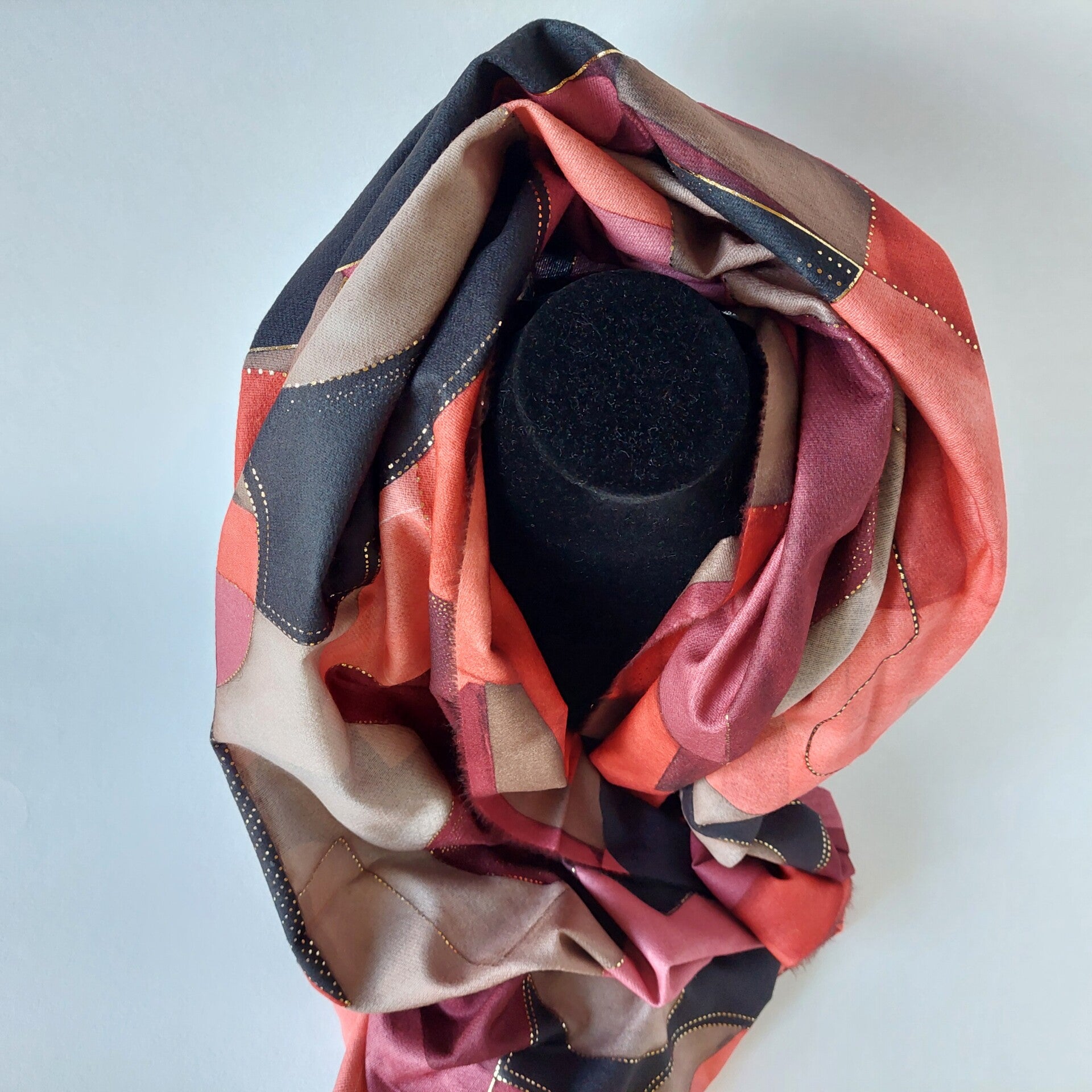 winter sjaal dames - fantasie motief - multi color - viscose - zachte stof - luxe - opvallende sjaal - kleine franjes - hand gesneden stof