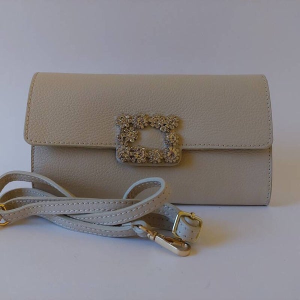 Stijlvolle ecru leren clutch met diamante broche | handgemaakt in italië | elegante avondtas