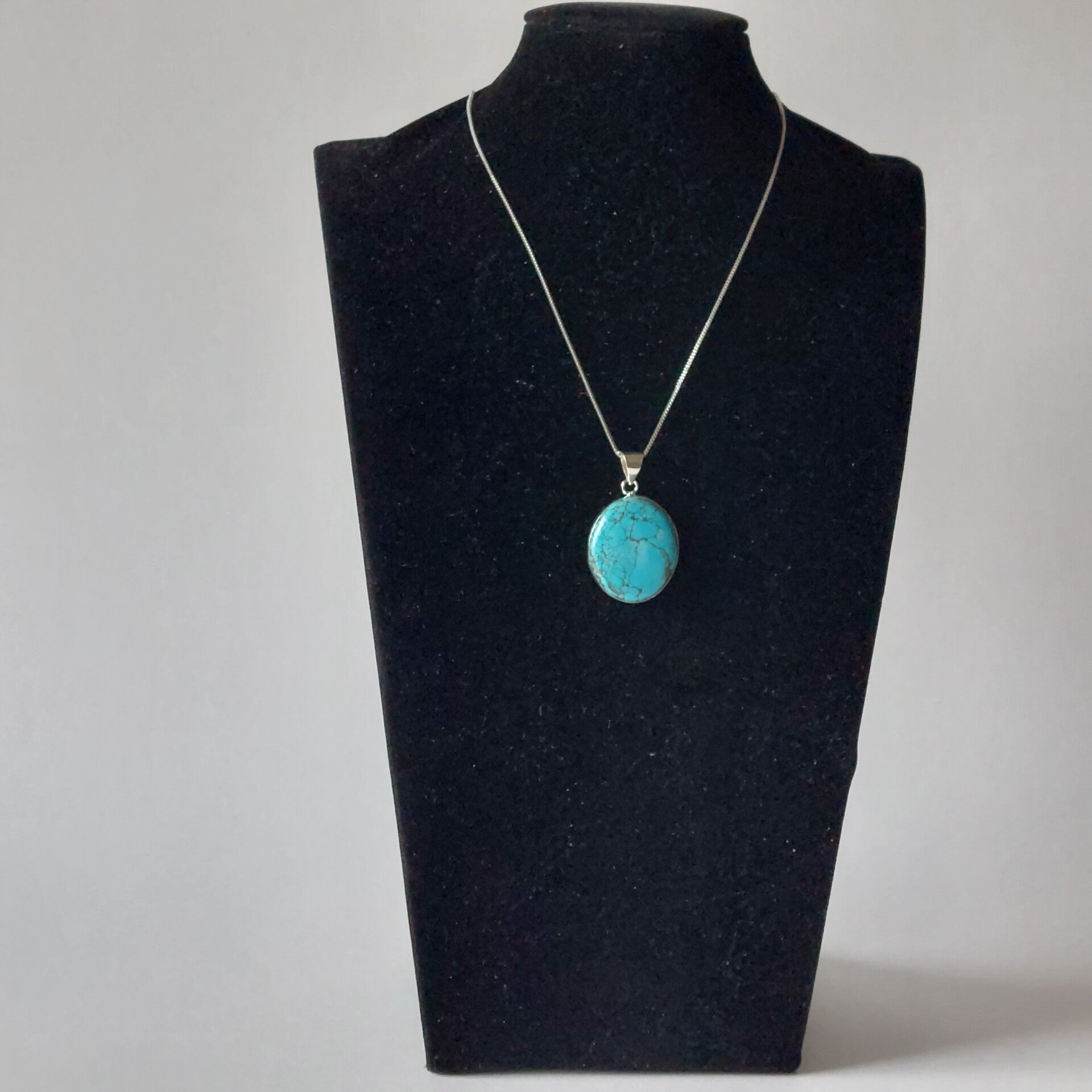 tibetaanse turkoois cabochon hanger aan zilverkleurige ketting handgemaakt sieraad