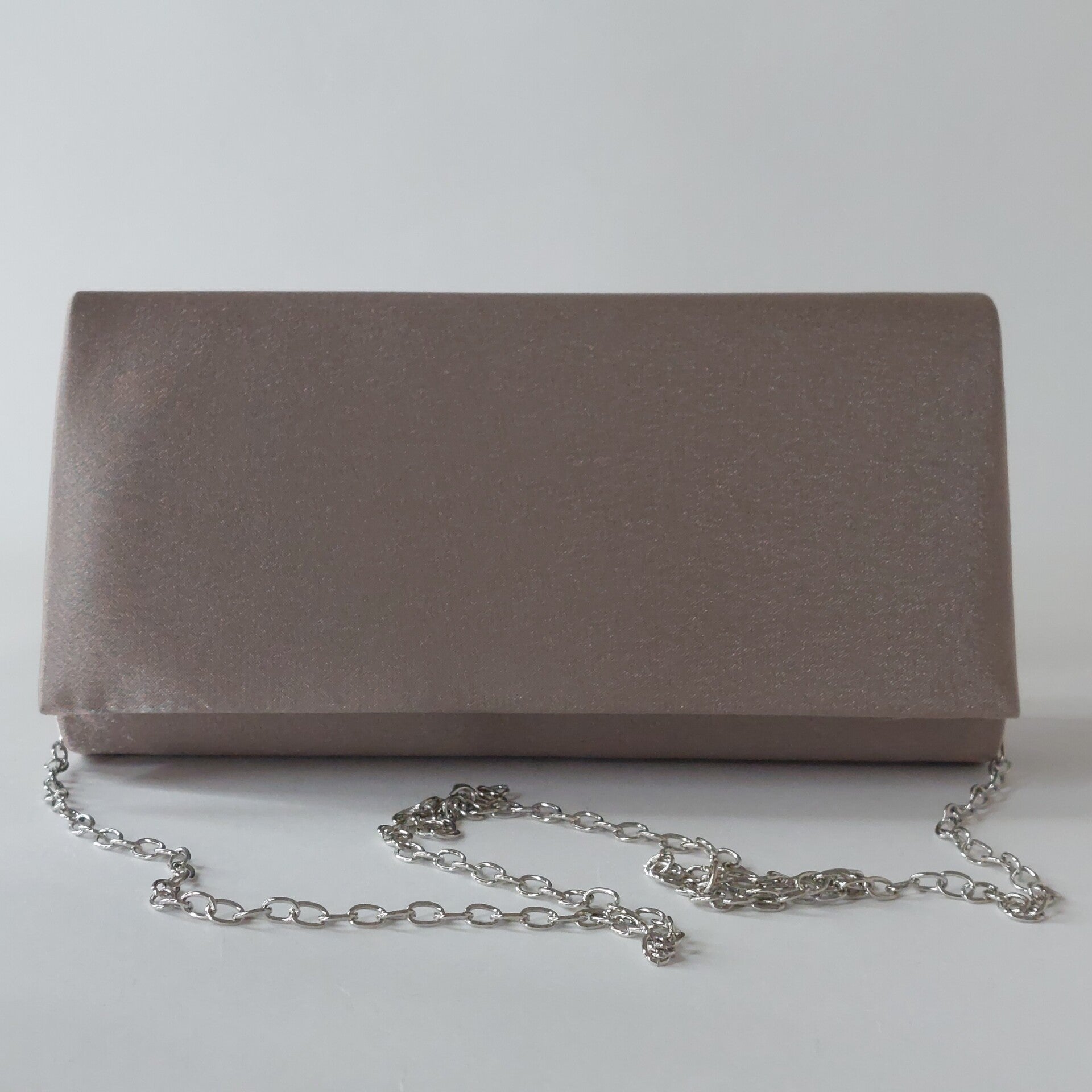 taupe satijnen clutch dames – elegante avondtas voor bruiloft, feest & party – nieuw in onze collectie