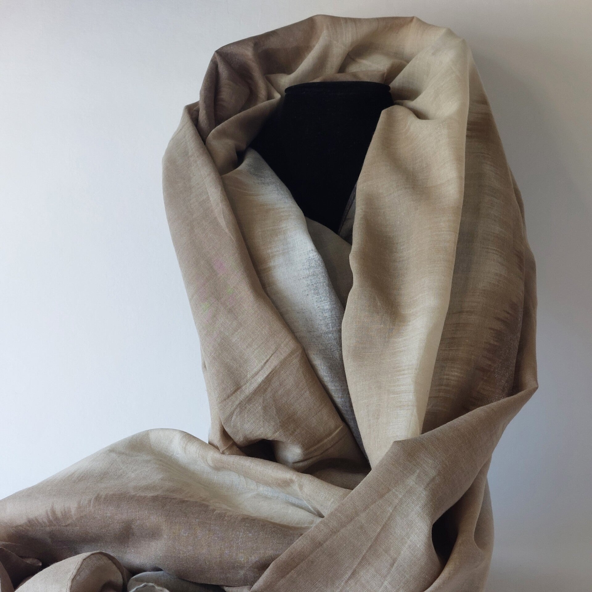 zomersjaal dames katoen 100% – grijs beige overloop kleur – lichte sjaal gradient – ademende lente en zomersjaal met zachte tinten