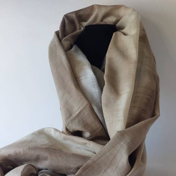 zomersjaal dames katoen 100% – grijs beige overloop kleur – lichte sjaal gradient – ademende lente en zomersjaal met zachte tinten