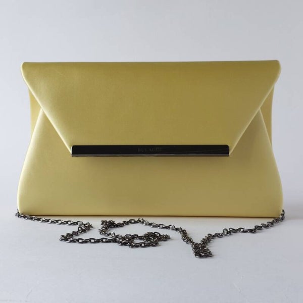 satijnen clutch Diane - ruime clutch - licht geel - elegant - envelop vorm - met extra ketting
