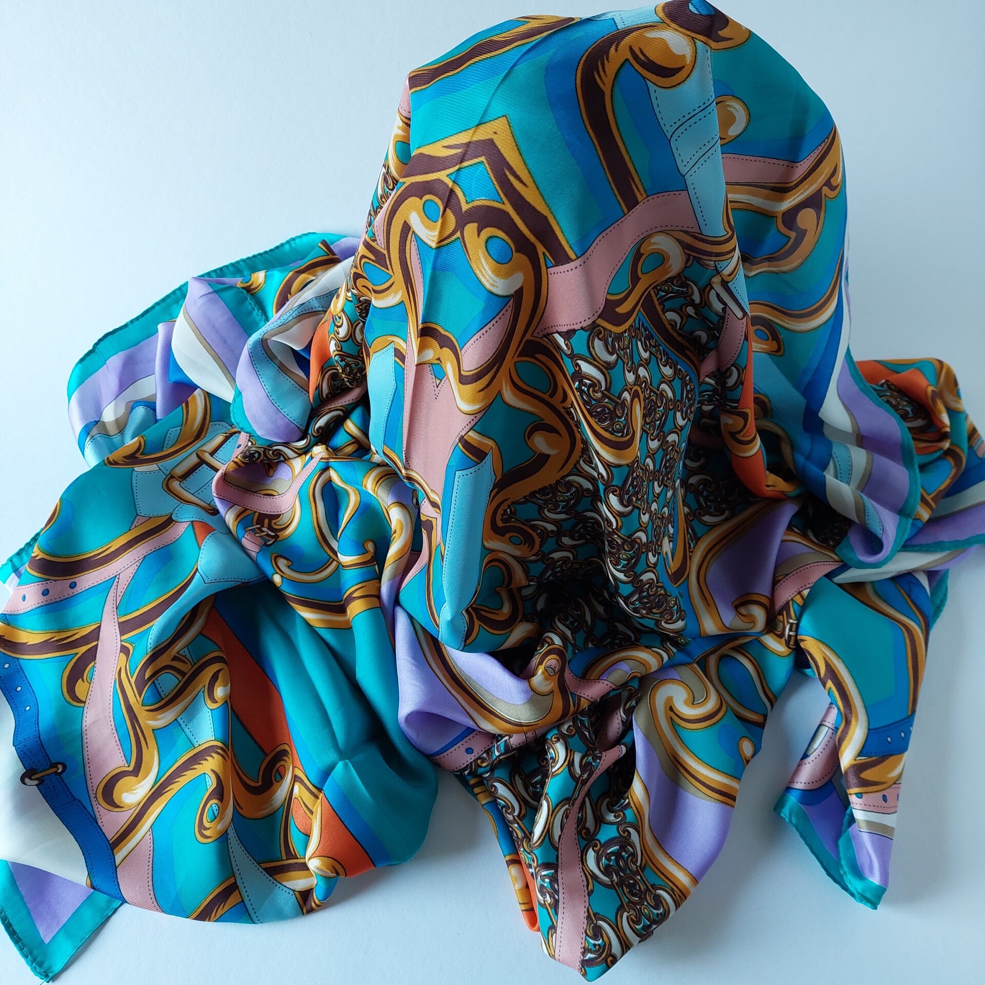 SJAAL "sofiase" gemende kleur en design wat een opvallende sjaal, soepel zacht makkelijk te draperen