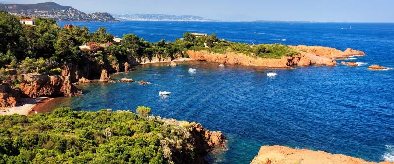 Locations saisonnières Var, jacuzzi, jardin clos